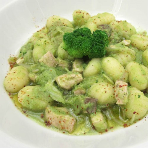 Gnocchi di patate con pesce spada e broccoletti