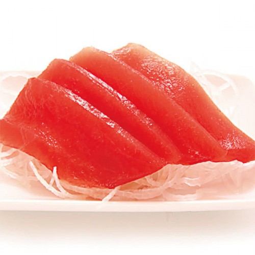 Sashimi di tonno con salsa di soia dolce, su letto di daikon