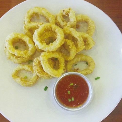 Calamaretti in tempura con gazpacho piccante