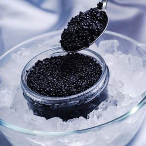 Calvisius_Caviar_Lounge_Royal_Oscietra_Caviar_on_ice_on_foodydirect