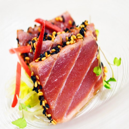 Tataki di tonno con zenzero rosso e porro